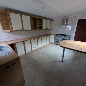 4 bedroom detached house to rent - Photo 2