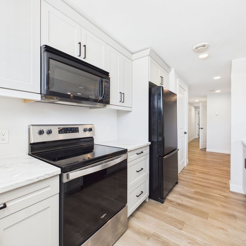For Lease - 966B Charles Street Unit# REAR, Kincardine, Ontario - Photo 1