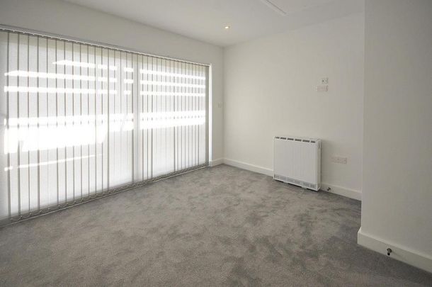 2 bedroom end of terrace house to rent - Photo 1