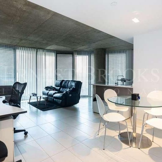 Hoola Building, West Tower, Tidal Basin Road, Royal Victoria Docks, E16 - Photo 1