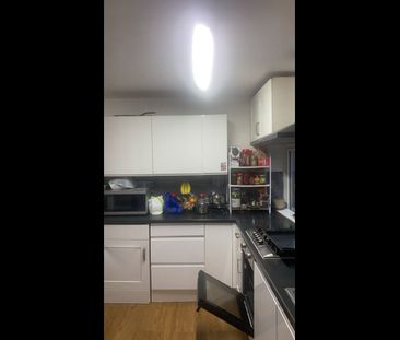 Room in a Shared House, Rochford Way, CR0 - Photo 2