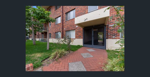 Furnished Ground Floor One Bedroom Apartment - Photo 1