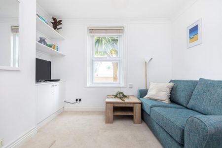 2 bedroom semi-detached house to rent - Photo 5