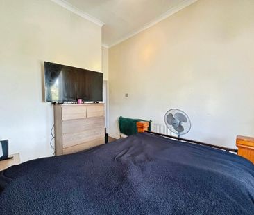 2 bedroom end of terrace house to rent - Photo 2