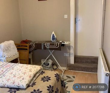 4 bedroom terraced house to rent - Photo 6