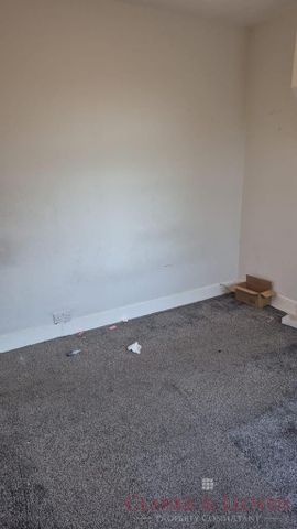 3 bedroom flat to rent - Photo 2