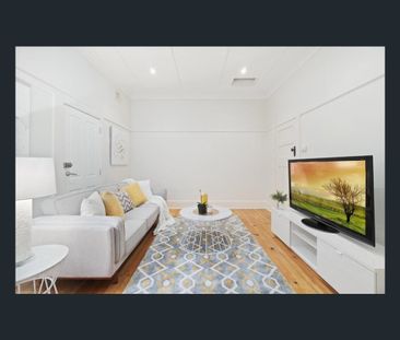 Single Level Home...Stroll To Chatswood - Photo 3