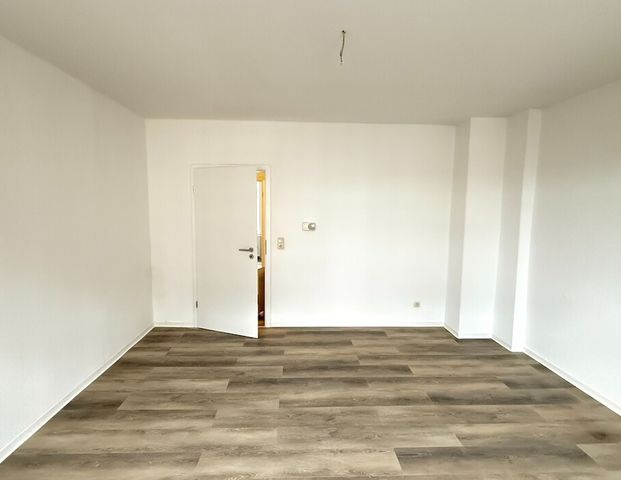 Schöne, gemütliche 4 Zimmer Wohnung im Dachgeschoss - Bad mit Fenster - Photo 1