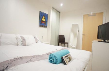 3 Bed Flat, Streamlight Tower, E14 - Photo 2