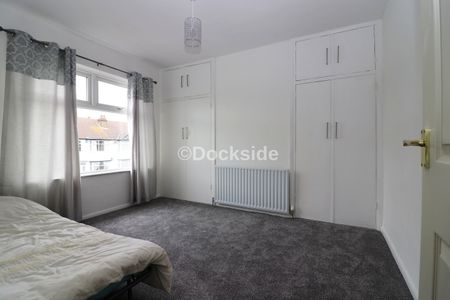 3 bed house to rent in Smarts Road, Gravesend, DA12 - Photo 3