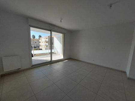 location Appartement T2 DE 38.42m² À HYERES - Photo 3