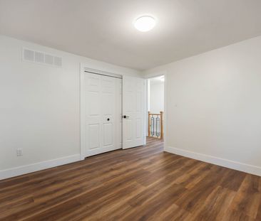 Freshly Updated 3 Bedroom Townhouse! - Photo 5