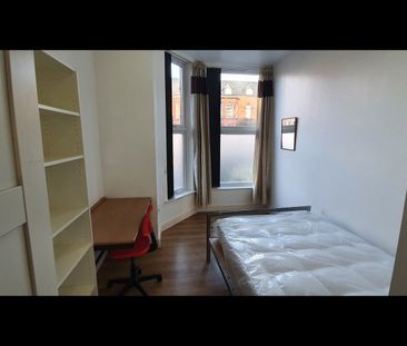 Room in a Shared Flat, Upper Brook Street, M13 - Photo 5