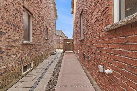 For Lease - 188 Bonnieglen Farm Boulevard, Caledon, Ontario - Photo 3