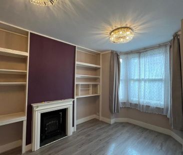 4 bedroom property to rent - Photo 1