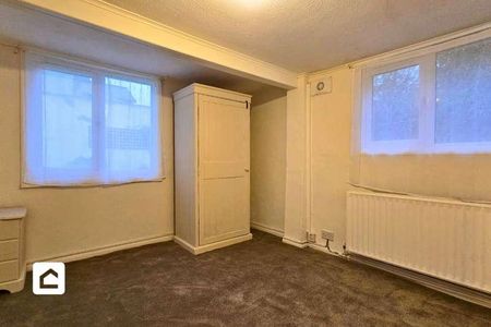 Hatchlands Road, Redhill, Surrey, RH1 - Photo 3