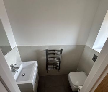 3 Bed Detached House, Cornflower Lane, CR0 - Photo 2