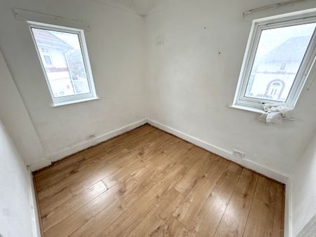 Longridge Lane, Greater London, UB1 - Photo 4