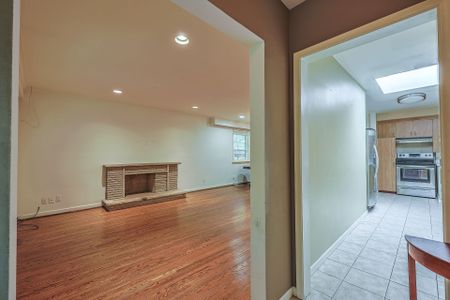 For Lease - 241 Burnett Avenue Unit# Main fl, Toronto, Ontario - Photo 3