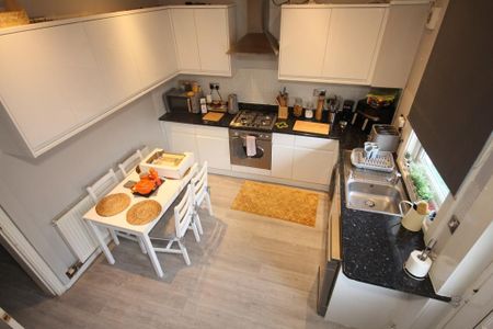 3 bedroom terraced house to rent - Photo 2