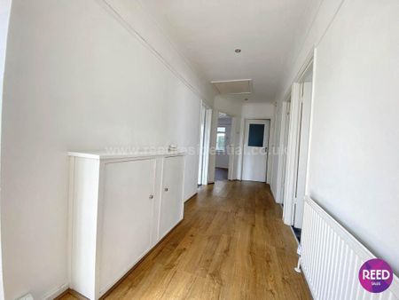 3 bedroom semi-detached bungalow to rent - Photo 2