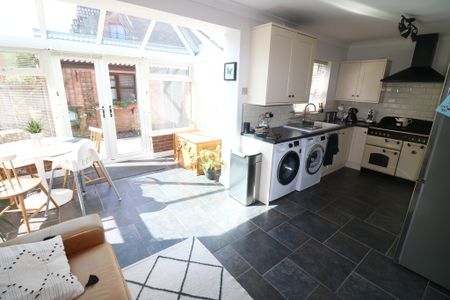 19 Hymers Close - Photo 4