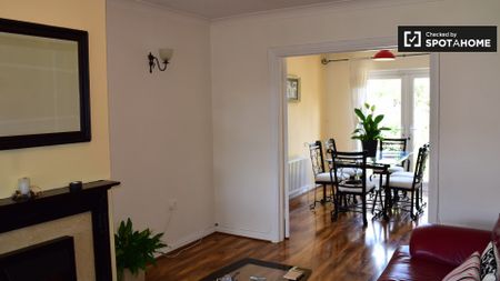 Great room in 3-bedroom apartment in Tallaght, Dublin - Photo 2