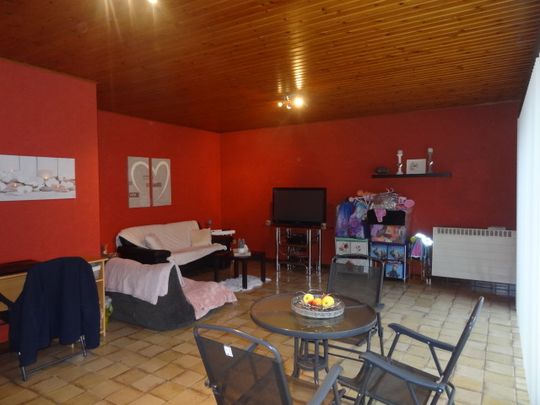 Ruim appartement met 2 slaapkamers en terras. - Photo 1