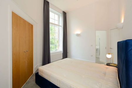 A good sized two bedroom apartment close to Angel Station - Photo 5
