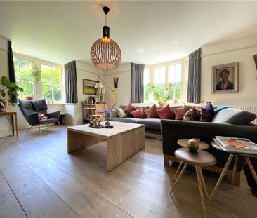 A stunning six bedroom property situated on the edge of the popular village of Woodborough. - Photo 3