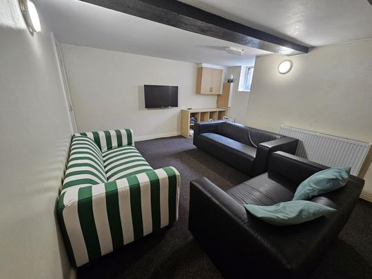 1 bedroom in a house share to rent - Photo 1