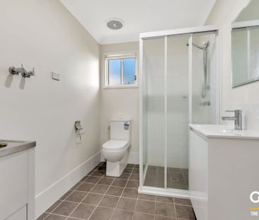 Beautiful Three Bedroom Granny Flat with Parking - Photo 6