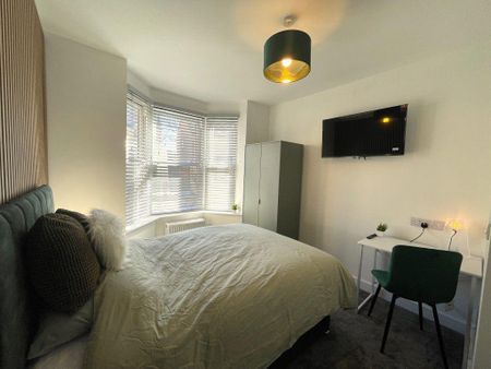 1 bedroom in a house share to rent - Photo 2