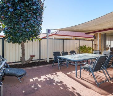 FULLY FURNISHED & FITTED - Photo 3