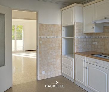Location Appartement 3 pièces 72m² CHATEAURENARD 13160 - Photo 2