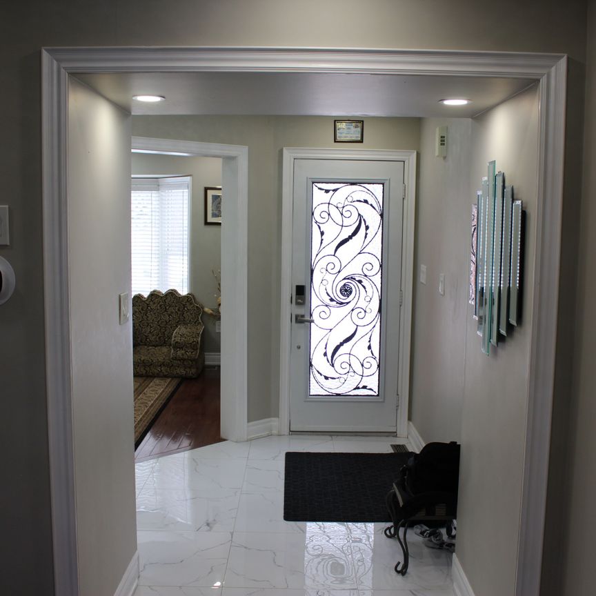 For Lease - 7 Cranberry Drive Unit# Main, Toronto, Ontario - Photo 1