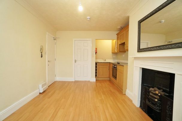 1 bedroom Flat To Let - Photo 1