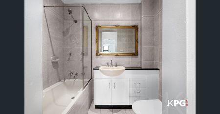 Renovated 3 bedroom pet friendly home - Photo 4