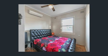 Neat Family Home! - Photo 4