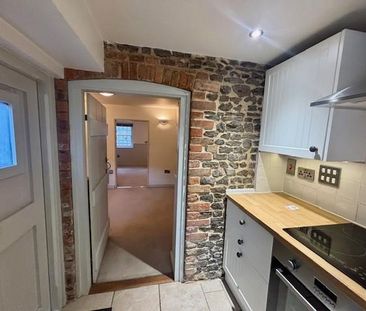 2 bedroom character property to rent - Photo 4