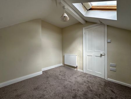 4 Bed Semi-Detached House, Arthington Place, LS10 - Photo 2