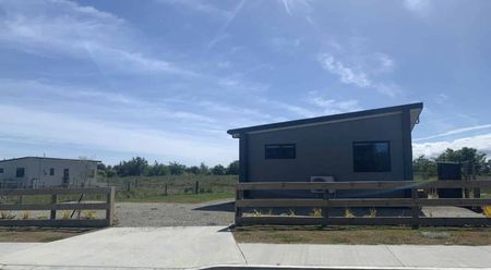 WESTPORT - 3 BEDROOM WITH APPLIANCES - Photo 4