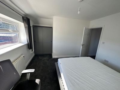 2 bedroom Flat in Flat 3, Leeds - Photo 3