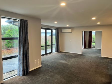 Spacious 3 Bedroom Home - Photo 5