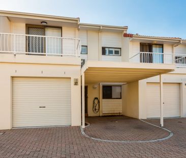 RENOVATED WATERFRONT TOWNHOUSE WITH MARINA BERTH - Photo 6