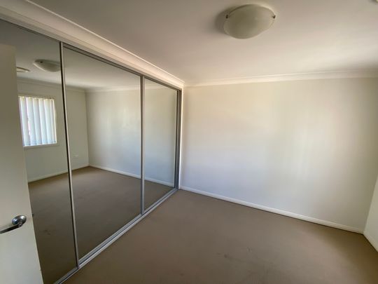 Telopea - Photo 1
