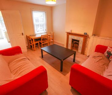To Rent Canford Road, Wallisdown, Bournemouth, BH11 £1,550 pcm Tena... - Photo 1