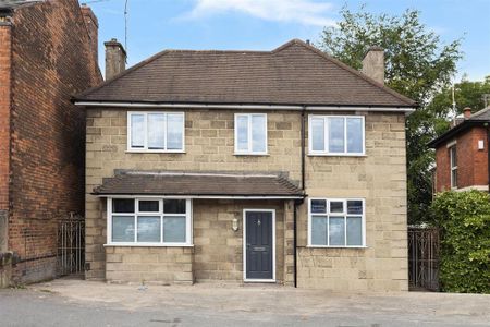 1 bedroom in a house share to rent - Photo 3