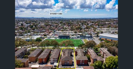 Spacious Apartment Overlooking the Park - Photo 5