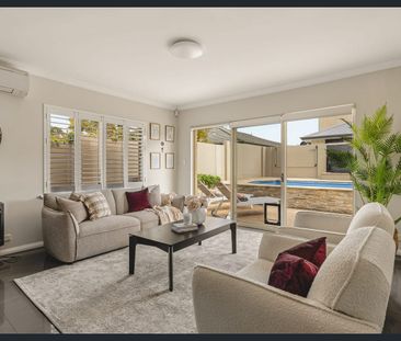 Luxury 5-Bedroom Riverside Family Residence with Pool, Spa & Multip... - Photo 2